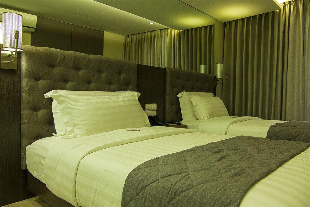 Hotel Xyz Таклобан Экстерьер фото