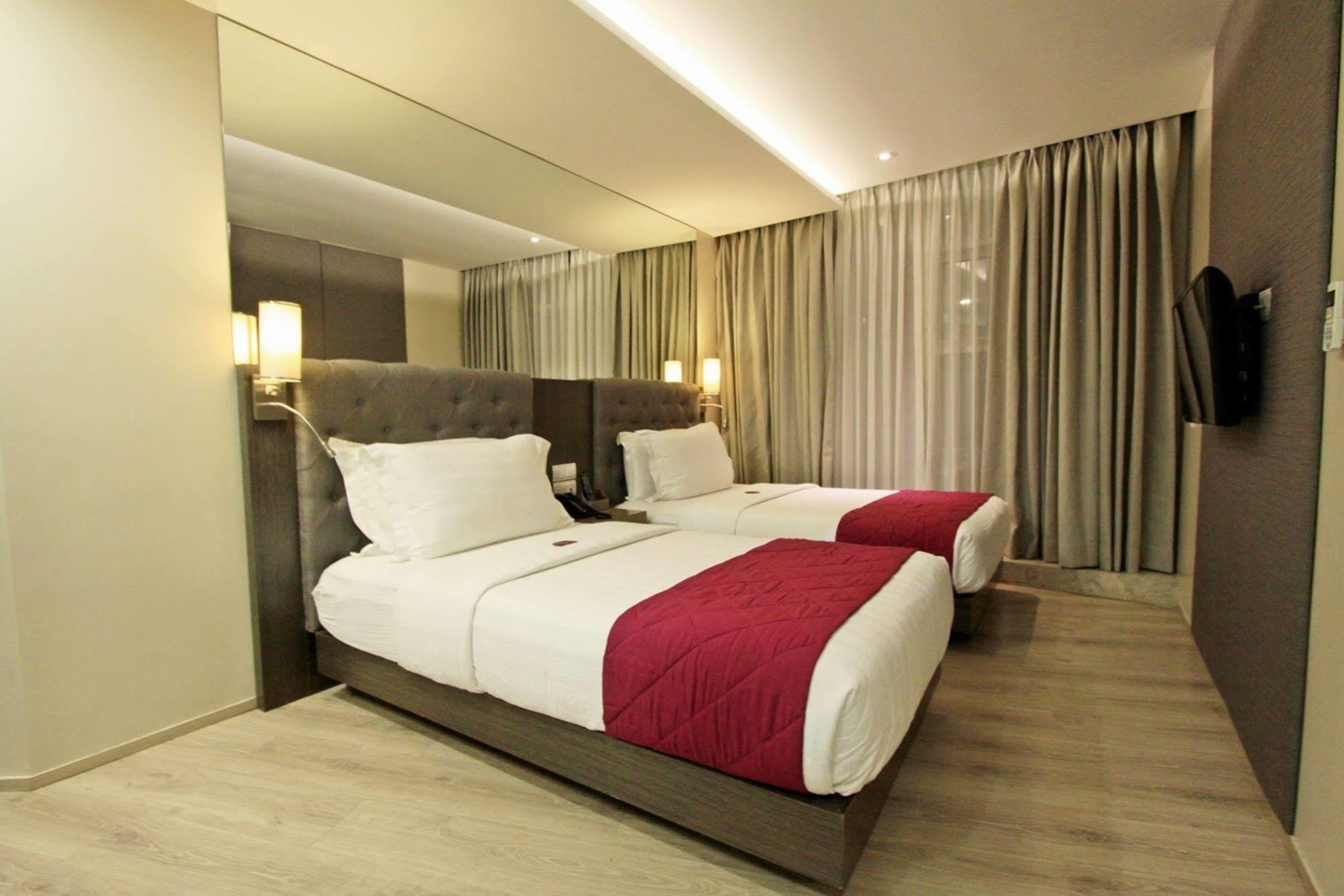 Hotel Xyz Таклобан Экстерьер фото