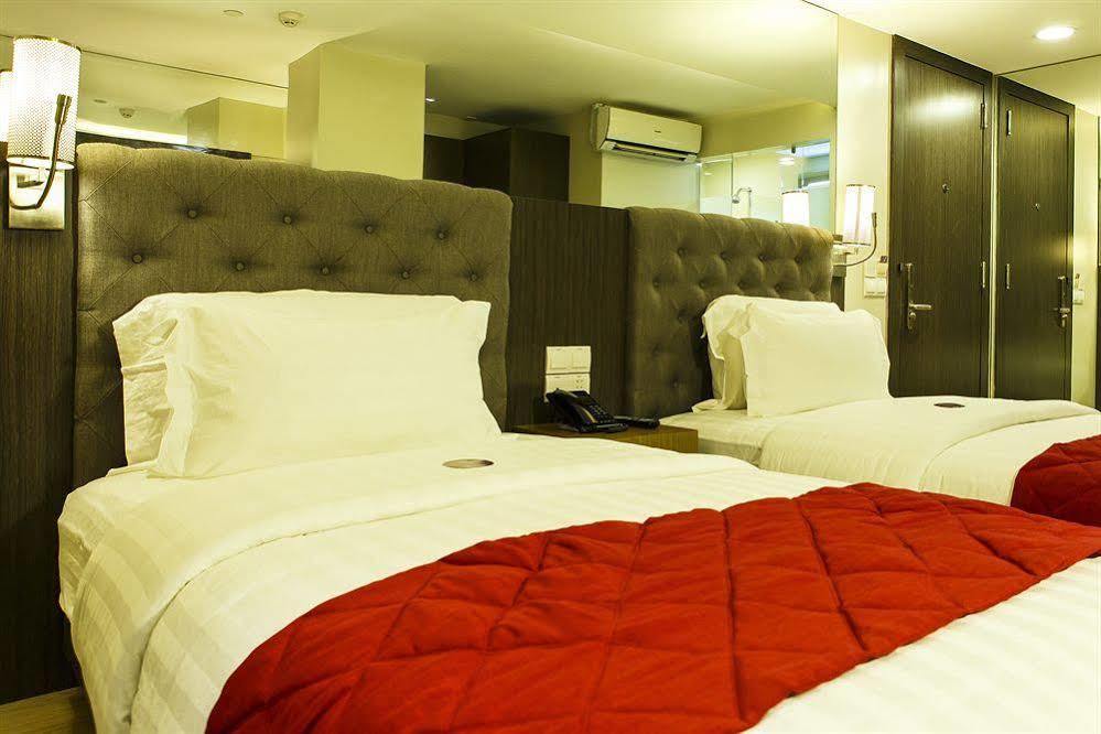 Hotel Xyz Таклобан Экстерьер фото